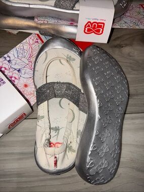 👛 Luvs Silver Girls Glitter Elastic Ballet Flats